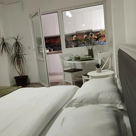 Amber Apartment *